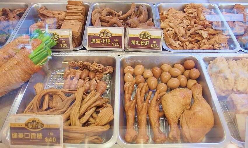 健美先生激炸滷味。先滷後炸人氣美食小吃，食尚玩家熱門推薦，必點冠軍大腸頭，一中商圈中友百貨 - 蘋果話日常