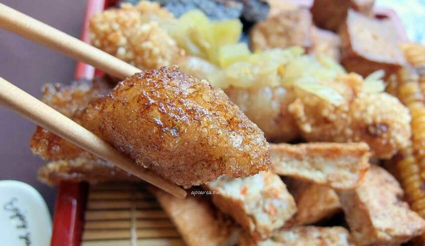 健美先生激炸滷味。先滷後炸人氣美食小吃，食尚玩家熱門推薦，必點冠軍大腸頭，一中商圈中友百貨 - 蘋果話日常