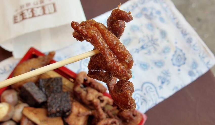 健美先生激炸滷味。先滷後炸人氣美食小吃，食尚玩家熱門推薦，必點冠軍大腸頭，一中商圈中友百貨 - 蘋果話日常