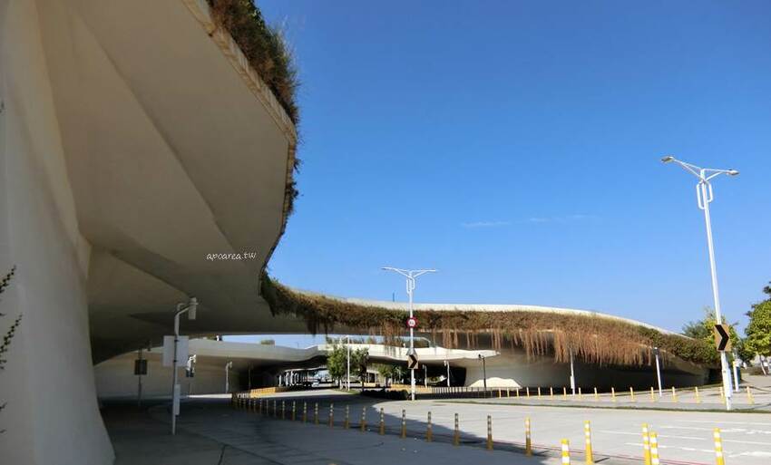 健美先生激炸滷味。先滷後炸人氣美食小吃，食尚玩家熱門推薦，必點冠軍大腸頭，一中商圈中友百貨 - 蘋果話日常