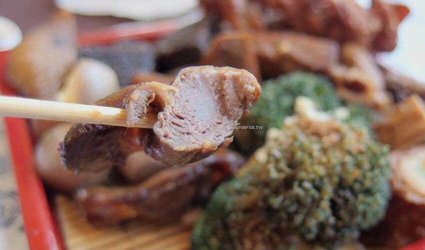 健美先生激炸滷味。先滷後炸人氣美食小吃，食尚玩家熱門推薦，必點冠軍大腸頭，一中商圈中友百貨 - 蘋果話日常