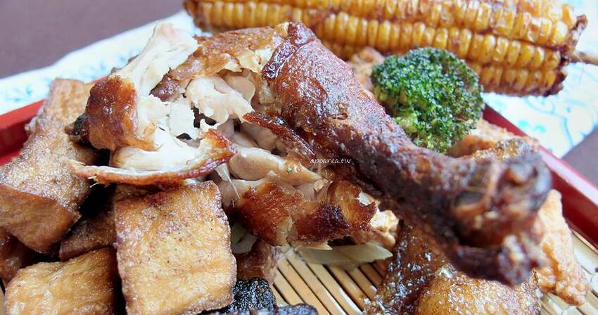 健美先生激炸滷味。先滷後炸人氣美食小吃，食尚玩家熱門推薦，必點冠軍大腸頭，一中商圈中友百貨 - 蘋果話日常