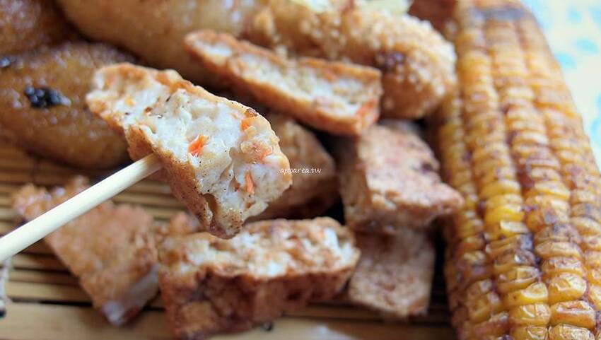 健美先生激炸滷味。先滷後炸人氣美食小吃，食尚玩家熱門推薦，必點冠軍大腸頭，一中商圈中友百貨 - 蘋果話日常