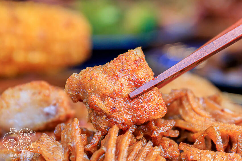 健美先生激炸滷味，先滷後炸最對味！老饕必吃冠軍大腸頭，還有南部超夯「天梯」與「口香糖」！