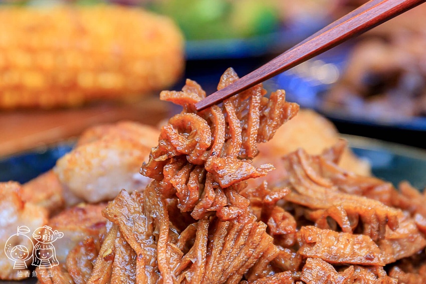 健美先生激炸滷味，先滷後炸最對味！老饕必吃冠軍大腸頭，還有南部超夯「天梯」與「口香糖」！