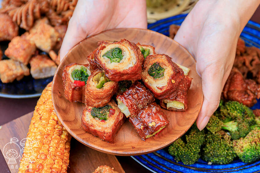 健美先生激炸滷味，先滷後炸最對味！老饕必吃冠軍大腸頭，還有南部超夯「天梯」與「口香糖」！