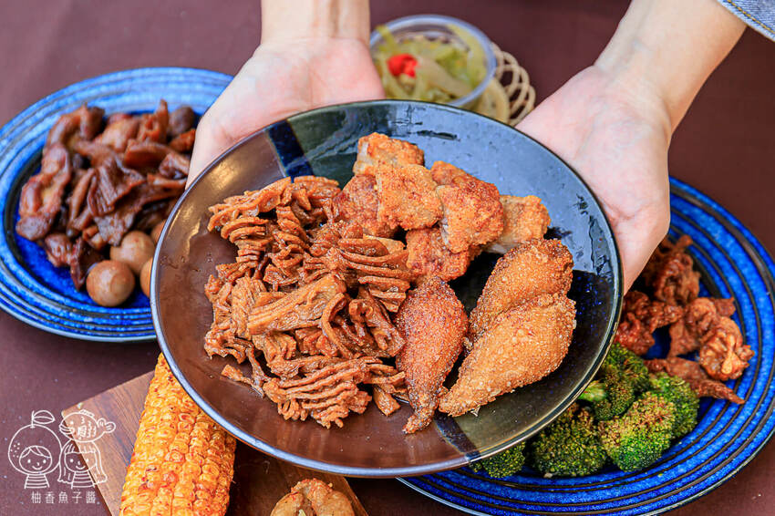 健美先生激炸滷味，先滷後炸最對味！老饕必吃冠軍大腸頭，還有南部超夯「天梯」與「口香糖」！