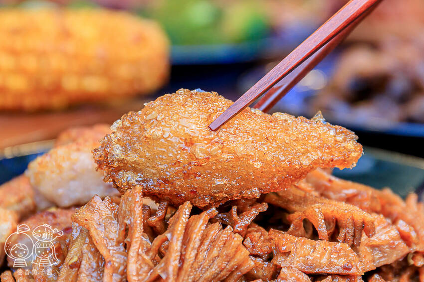 健美先生激炸滷味，先滷後炸最對味！老饕必吃冠軍大腸頭，還有南部超夯「天梯」與「口香糖」！