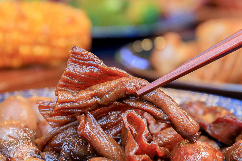 健美先生激炸滷味，先滷後炸最對味！老饕必吃冠軍大腸頭，還有南部超夯「天梯」與「口香糖」！