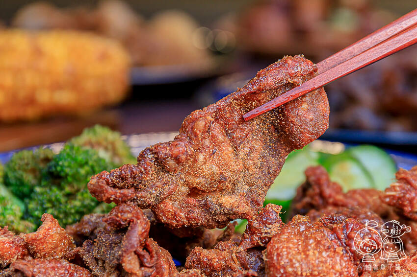 健美先生激炸滷味，先滷後炸最對味！老饕必吃冠軍大腸頭，還有南部超夯「天梯」與「口香糖」！