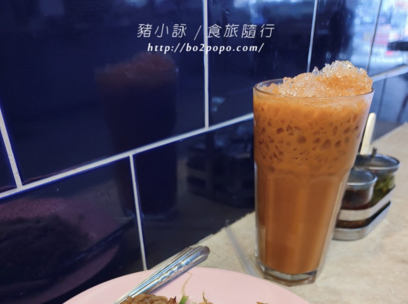 高雄龍華市場檸檬葉泰式料理!道地街邊風味,味蕾的泰式狂想曲~