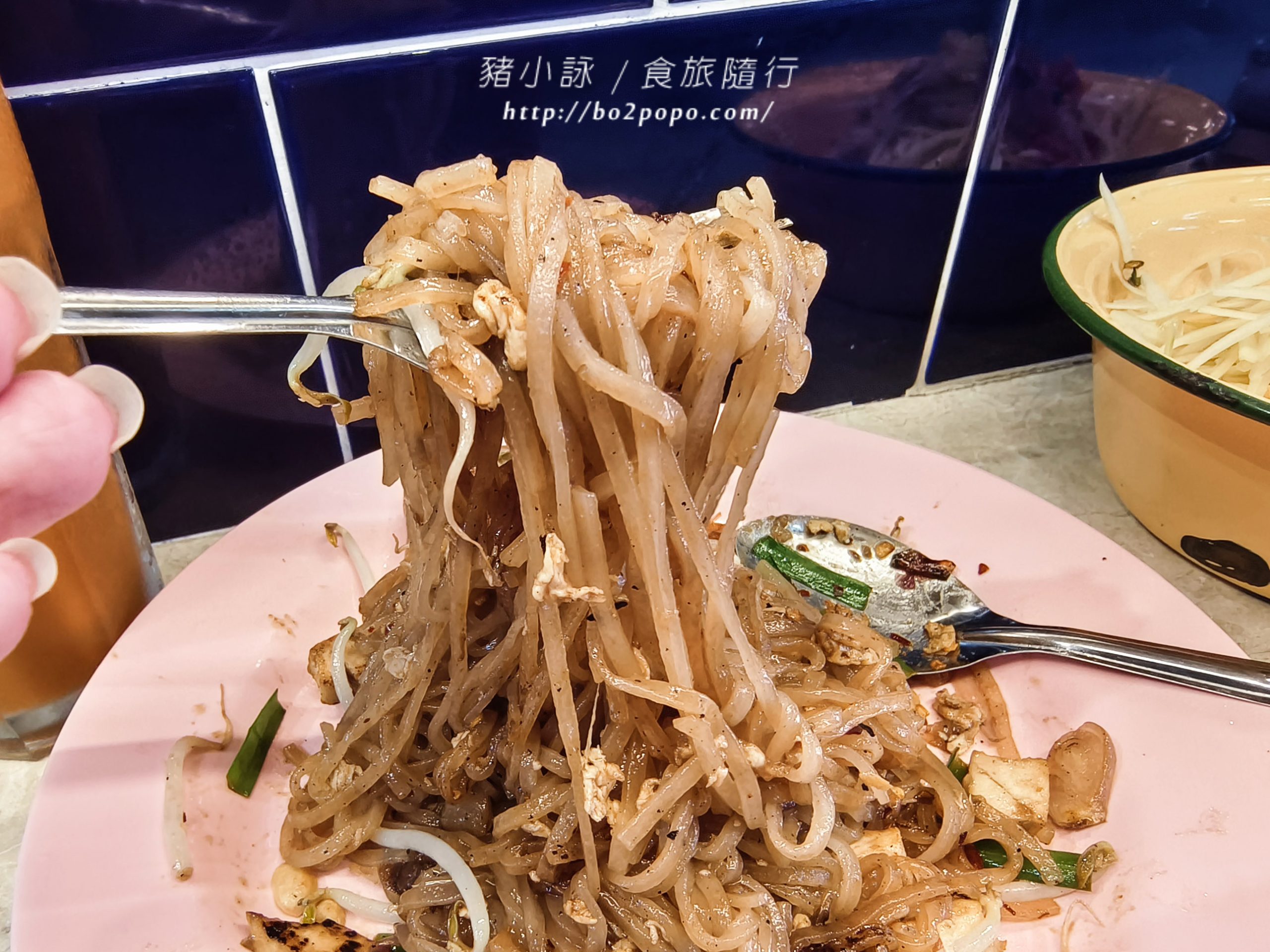 高雄龍華市場檸檬葉泰式料理!道地街邊風味,味蕾的泰式狂想曲~