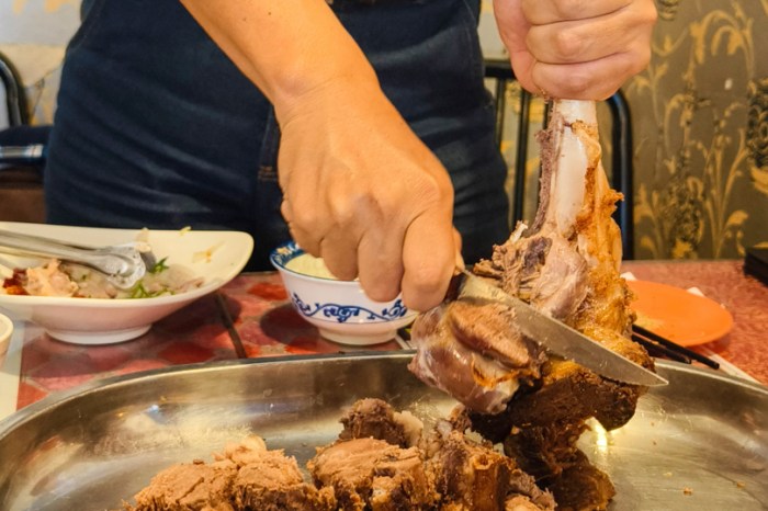 高雄龍華市場檸檬葉泰式料理!道地街邊風味,味蕾的泰式狂想曲~