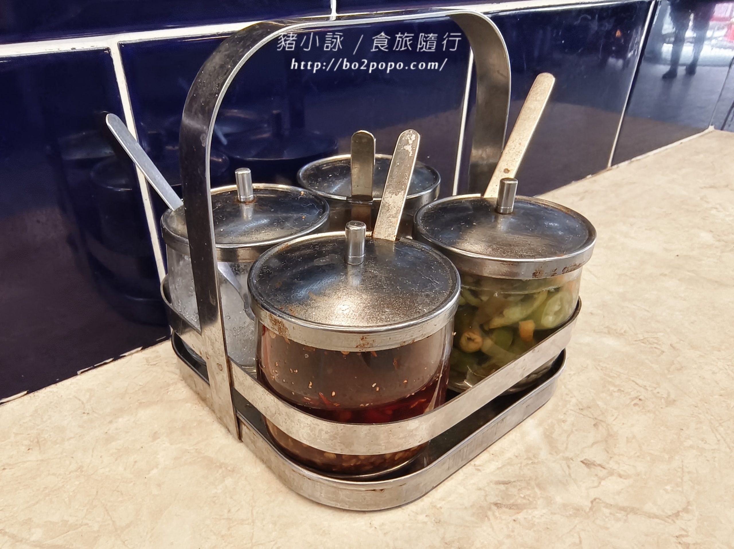 高雄龍華市場檸檬葉泰式料理!道地街邊風味,味蕾的泰式狂想曲~