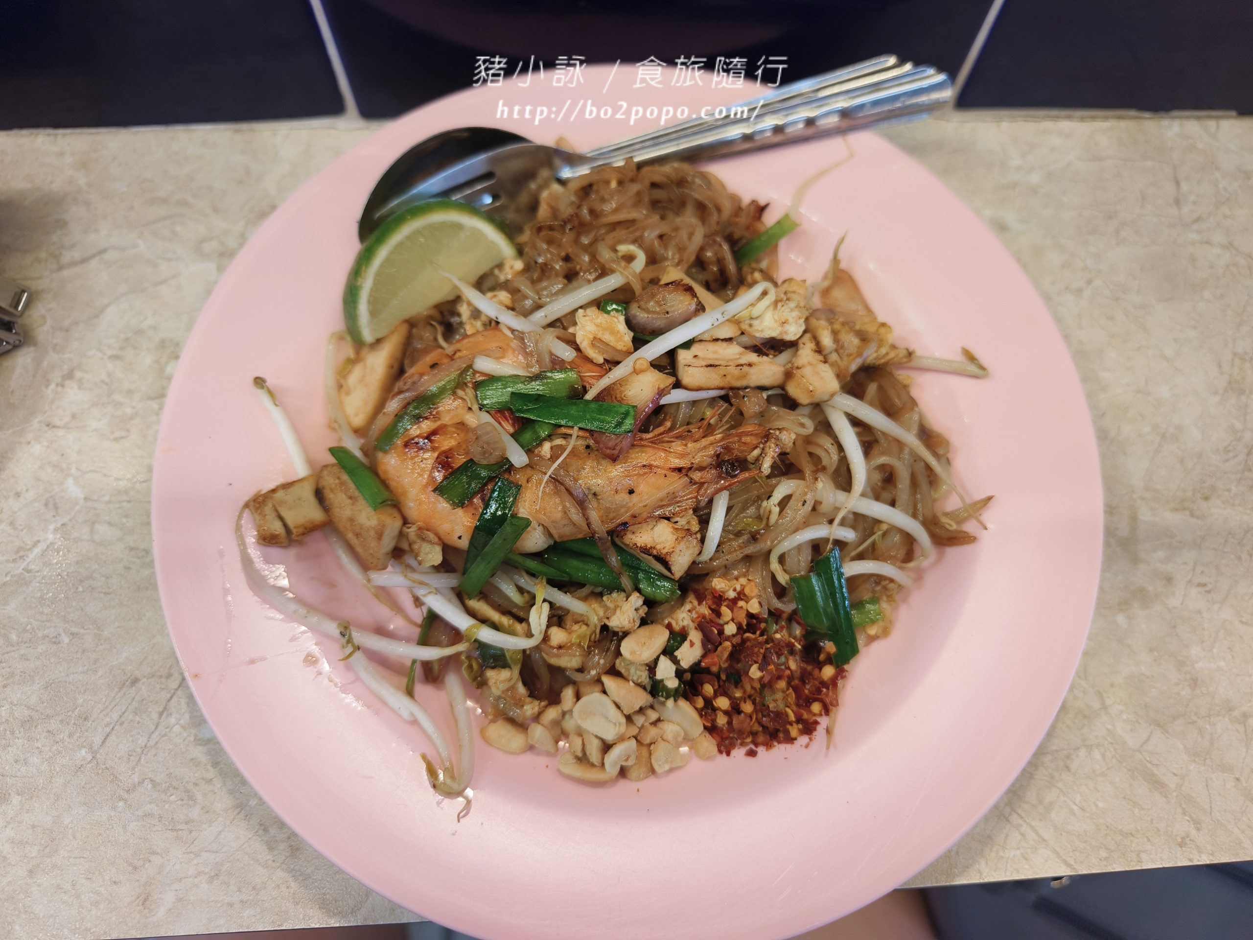 高雄龍華市場檸檬葉泰式料理!道地街邊風味,味蕾的泰式狂想曲~