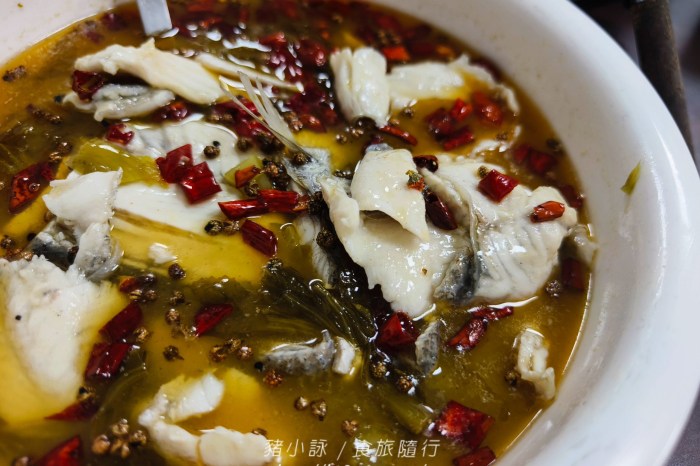 高雄龍華市場檸檬葉泰式料理!道地街邊風味,味蕾的泰式狂想曲~