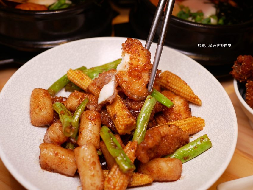 【新竹美食】東京純豆腐新竹SOGO店,新竹巨城百貨SOGO B1吃四方餐廳,日式手打烏龍麵套餐新上市!還有必吃的海之幸純豆腐鍋,鹽鹵豆腐超綿密,內文附詳細菜單價位介紹。 @熊寶小榆の旅遊日記