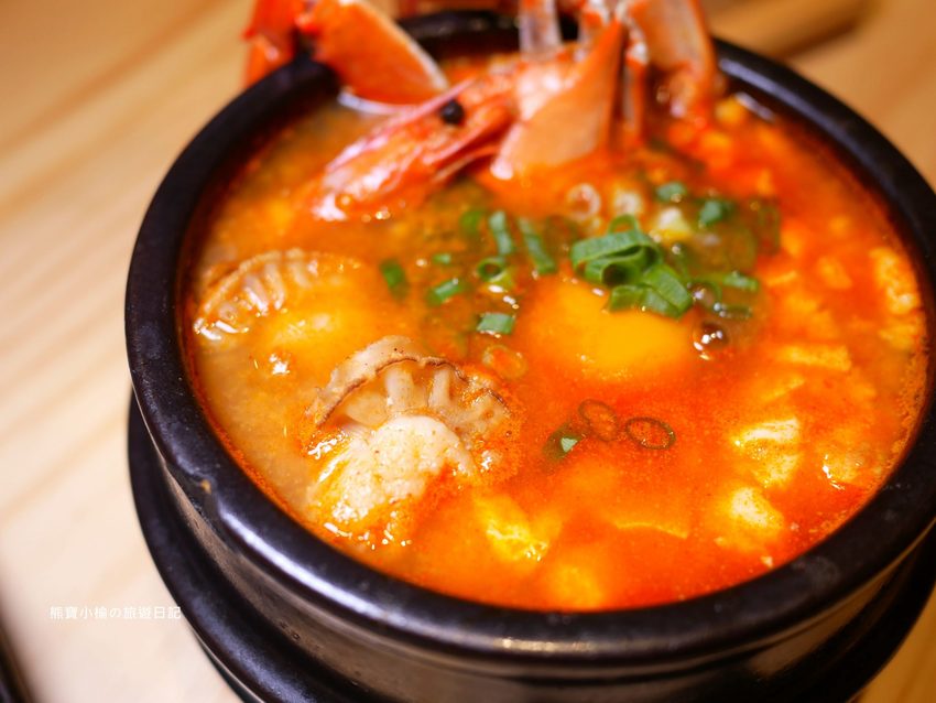 【新竹美食】東京純豆腐新竹SOGO店,新竹巨城百貨SOGO B1吃四方餐廳,日式手打烏龍麵套餐新上市!還有必吃的海之幸純豆腐鍋,鹽鹵豆腐超綿密,內文附詳細菜單價位介紹。 @熊寶小榆の旅遊日記