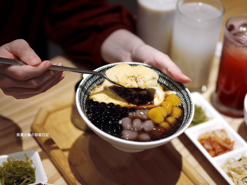 【新竹美食】東京純豆腐新竹SOGO店,新竹巨城百貨SOGO B1吃四方餐廳,日式手打烏龍麵套餐新上市!還有必吃的海之幸純豆腐鍋,鹽鹵豆腐超綿密,內文附詳細菜單價位介紹。 @熊寶小榆の旅遊日記