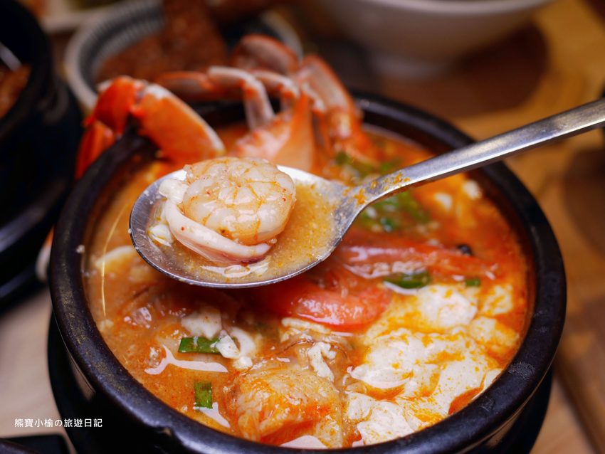 【新竹美食】東京純豆腐新竹SOGO店,新竹巨城百貨SOGO B1吃四方餐廳,日式手打烏龍麵套餐新上市!還有必吃的海之幸純豆腐鍋,鹽鹵豆腐超綿密,內文附詳細菜單價位介紹。 @熊寶小榆の旅遊日記