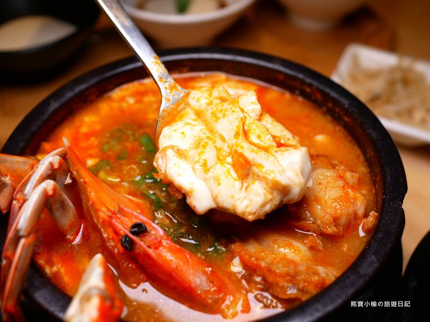 【新竹美食】東京純豆腐新竹SOGO店,新竹巨城百貨SOGO B1吃四方餐廳,日式手打烏龍麵套餐新上市!還有必吃的海之幸純豆腐鍋,鹽鹵豆腐超綿密,內文附詳細菜單價位介紹。 @熊寶小榆の旅遊日記