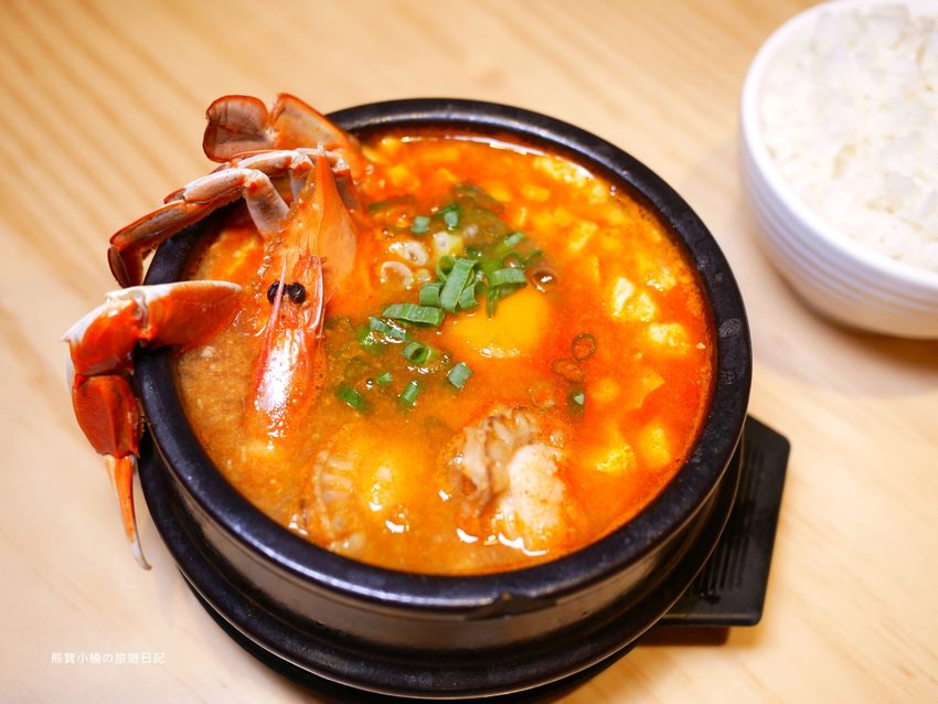 【新竹美食】東京純豆腐新竹SOGO店,新竹巨城百貨SOGO B1吃四方餐廳,日式手打烏龍麵套餐新上市!還有必吃的海之幸純豆腐鍋,鹽鹵豆腐超綿密,內文附詳細菜單價位介紹。 @熊寶小榆の旅遊日記