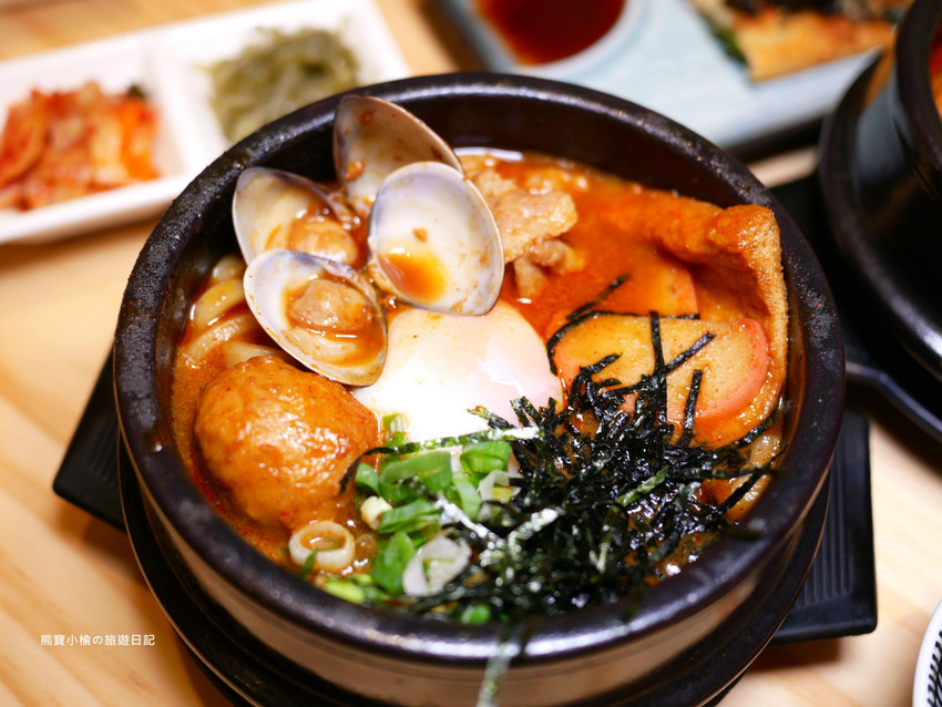 【新竹美食】東京純豆腐新竹SOGO店,新竹巨城百貨SOGO B1吃四方餐廳,日式手打烏龍麵套餐新上市!還有必吃的海之幸純豆腐鍋,鹽鹵豆腐超綿密,內文附詳細菜單價位介紹。 @熊寶小榆の旅遊日記