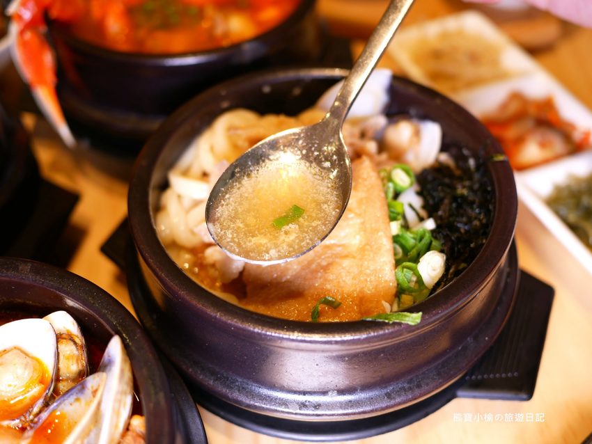 【新竹美食】東京純豆腐新竹SOGO店,新竹巨城百貨SOGO B1吃四方餐廳,日式手打烏龍麵套餐新上市!還有必吃的海之幸純豆腐鍋,鹽鹵豆腐超綿密,內文附詳細菜單價位介紹。 @熊寶小榆の旅遊日記