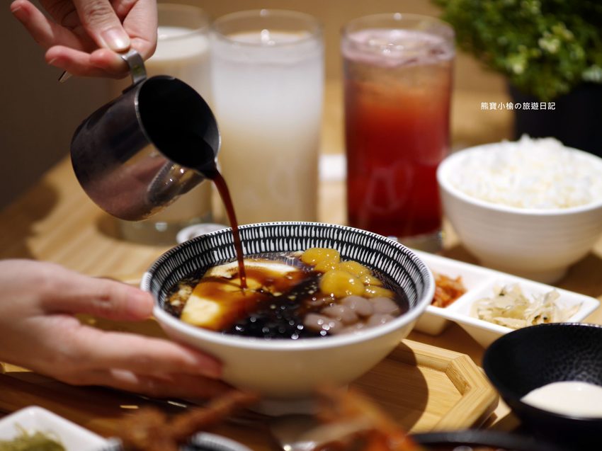 【新竹美食】東京純豆腐新竹SOGO店,新竹巨城百貨SOGO B1吃四方餐廳,日式手打烏龍麵套餐新上市!還有必吃的海之幸純豆腐鍋,鹽鹵豆腐超綿密,內文附詳細菜單價位介紹。 @熊寶小榆の旅遊日記