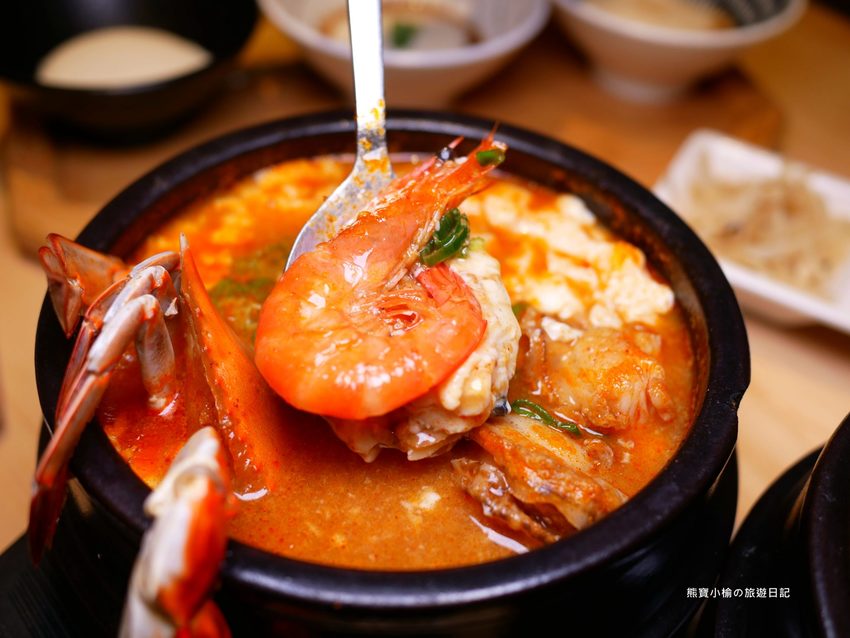 【新竹美食】東京純豆腐新竹SOGO店,新竹巨城百貨SOGO B1吃四方餐廳,日式手打烏龍麵套餐新上市!還有必吃的海之幸純豆腐鍋,鹽鹵豆腐超綿密,內文附詳細菜單價位介紹。 @熊寶小榆の旅遊日記