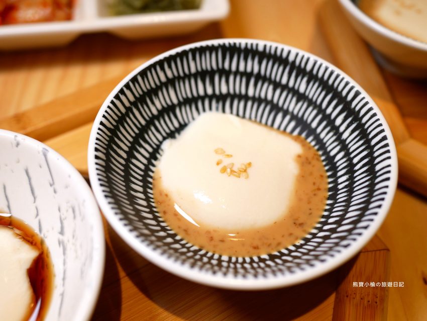 【新竹美食】東京純豆腐新竹SOGO店,新竹巨城百貨SOGO B1吃四方餐廳,日式手打烏龍麵套餐新上市!還有必吃的海之幸純豆腐鍋,鹽鹵豆腐超綿密,內文附詳細菜單價位介紹。 @熊寶小榆の旅遊日記