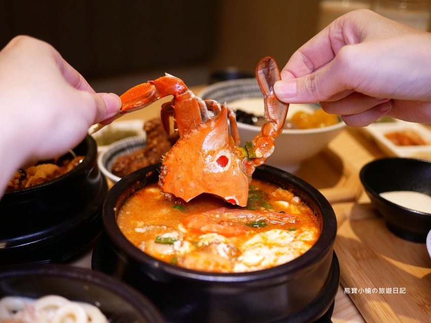 【新竹美食】東京純豆腐新竹SOGO店,新竹巨城百貨SOGO B1吃四方餐廳,日式手打烏龍麵套餐新上市!還有必吃的海之幸純豆腐鍋,鹽鹵豆腐超綿密,內文附詳細菜單價位介紹。 @熊寶小榆の旅遊日記