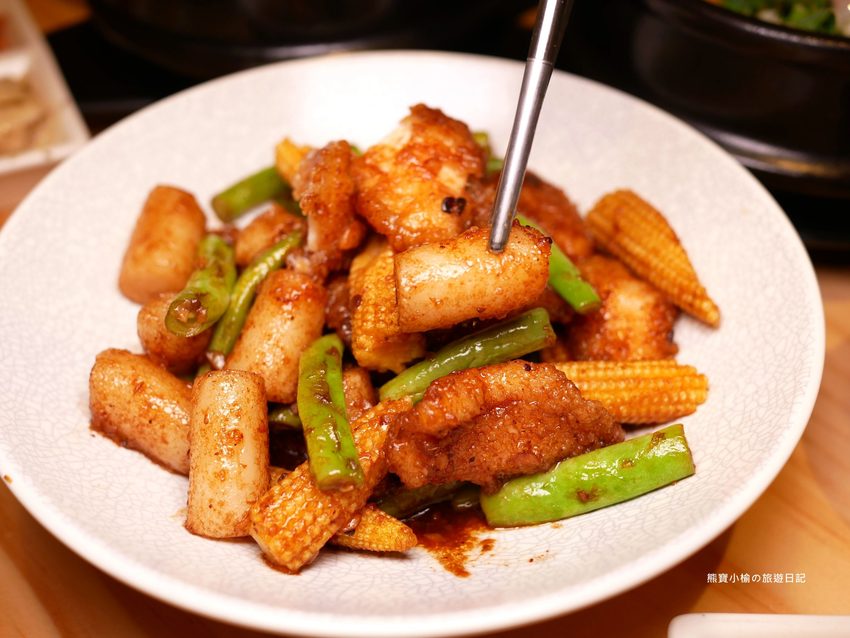 【新竹美食】東京純豆腐新竹SOGO店,新竹巨城百貨SOGO B1吃四方餐廳,日式手打烏龍麵套餐新上市!還有必吃的海之幸純豆腐鍋,鹽鹵豆腐超綿密,內文附詳細菜單價位介紹。 @熊寶小榆の旅遊日記