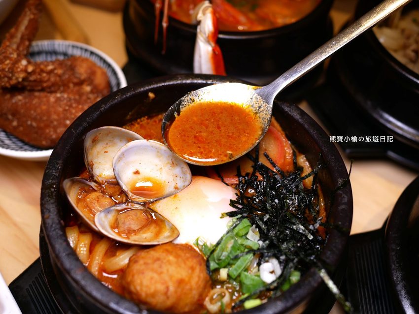 【新竹美食】東京純豆腐新竹SOGO店,新竹巨城百貨SOGO B1吃四方餐廳,日式手打烏龍麵套餐新上市!還有必吃的海之幸純豆腐鍋,鹽鹵豆腐超綿密,內文附詳細菜單價位介紹。 @熊寶小榆の旅遊日記