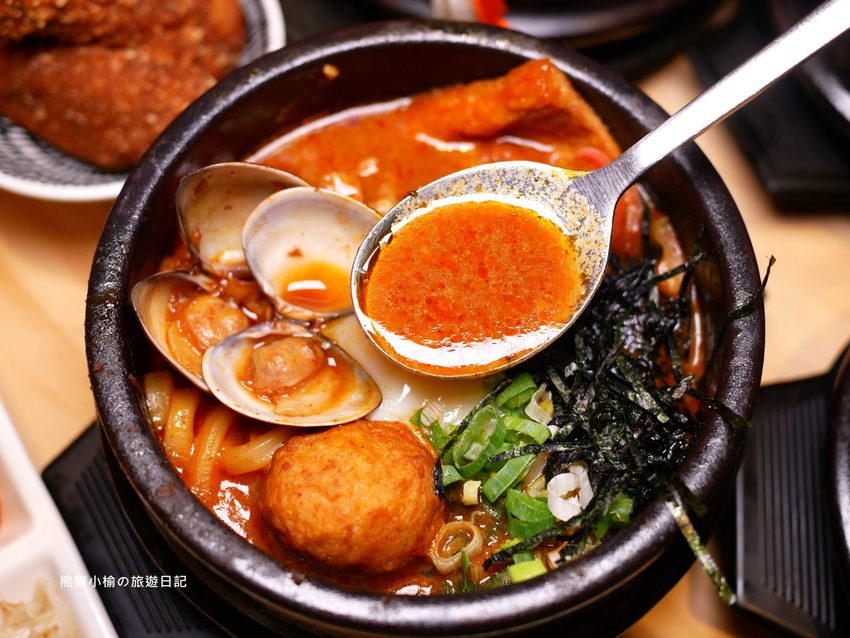 【新竹美食】東京純豆腐新竹SOGO店,新竹巨城百貨SOGO B1吃四方餐廳,日式手打烏龍麵套餐新上市!還有必吃的海之幸純豆腐鍋,鹽鹵豆腐超綿密,內文附詳細菜單價位介紹。 @熊寶小榆の旅遊日記