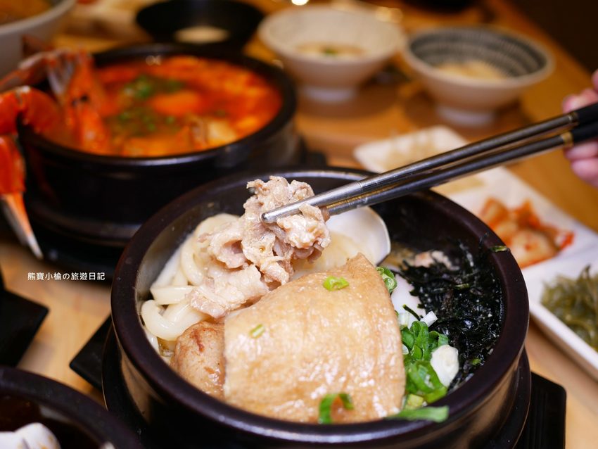 【新竹美食】東京純豆腐新竹SOGO店,新竹巨城百貨SOGO B1吃四方餐廳,日式手打烏龍麵套餐新上市!還有必吃的海之幸純豆腐鍋,鹽鹵豆腐超綿密,內文附詳細菜單價位介紹。 @熊寶小榆の旅遊日記