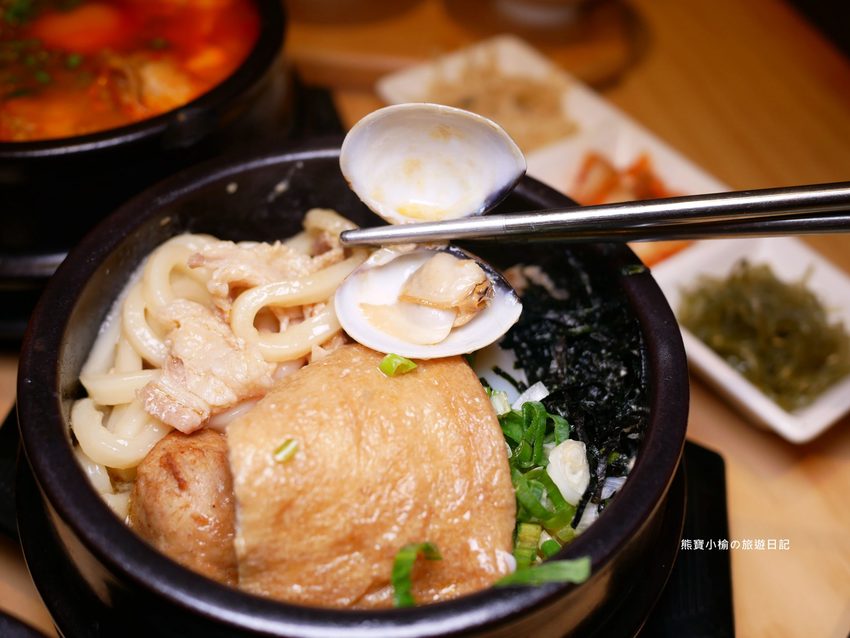 【新竹美食】東京純豆腐新竹SOGO店,新竹巨城百貨SOGO B1吃四方餐廳,日式手打烏龍麵套餐新上市!還有必吃的海之幸純豆腐鍋,鹽鹵豆腐超綿密,內文附詳細菜單價位介紹。 @熊寶小榆の旅遊日記