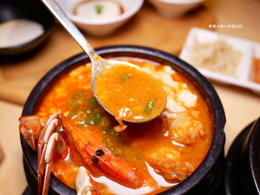 【新竹美食】東京純豆腐新竹SOGO店,新竹巨城百貨SOGO B1吃四方餐廳,日式手打烏龍麵套餐新上市!還有必吃的海之幸純豆腐鍋,鹽鹵豆腐超綿密,內文附詳細菜單價位介紹。 @熊寶小榆の旅遊日記