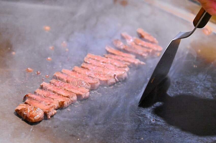 台中市東區台中30年精緻又平價台中鐵板燒老字號 獨享海陸特餐整桌超豐盛/邑鐵板燒