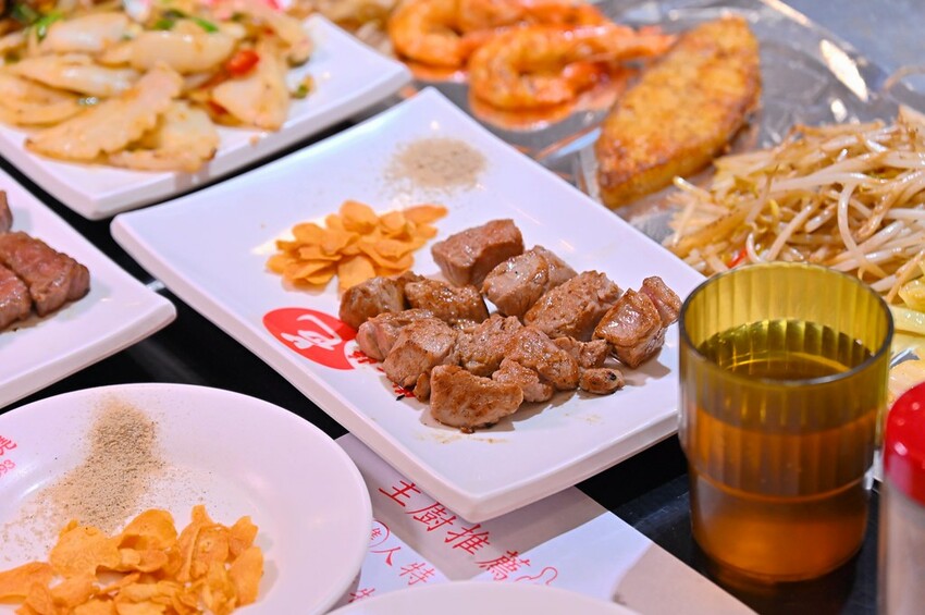 台中市東區台中30年精緻又平價台中鐵板燒老字號 獨享海陸特餐整桌超豐盛/邑鐵板燒