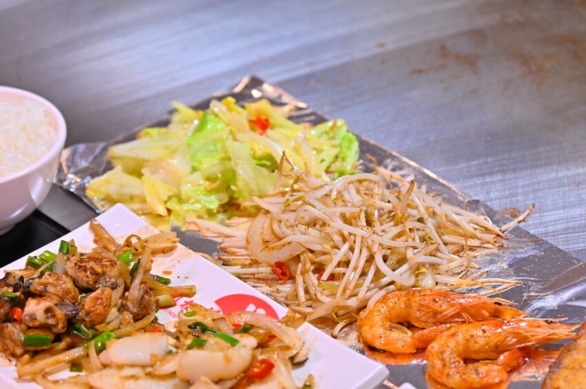 台中市東區台中30年精緻又平價台中鐵板燒老字號 獨享海陸特餐整桌超豐盛/邑鐵板燒