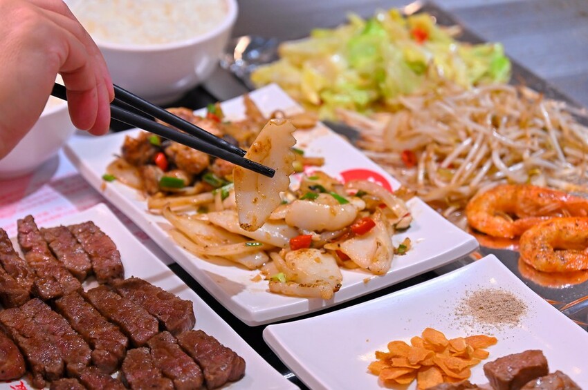 台中市東區台中30年精緻又平價台中鐵板燒老字號 獨享海陸特餐整桌超豐盛/邑鐵板燒