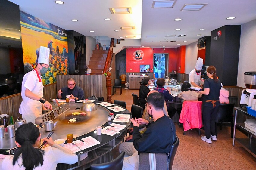 台中市東區台中30年精緻又平價台中鐵板燒老字號 獨享海陸特餐整桌超豐盛/邑鐵板燒