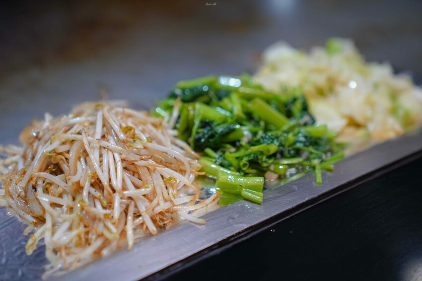 台中市東區【台中東區｜美食】邑鐵板燒。東區平價鐵板燒推薦，老字號堅持傳統料理方式，食材新鮮夠味