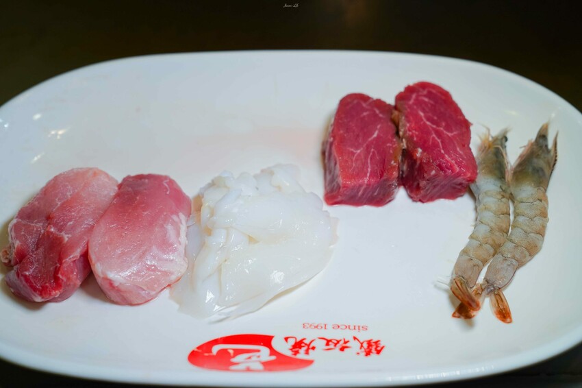 台中市東區【台中東區｜美食】邑鐵板燒。東區平價鐵板燒推薦，老字號堅持傳統料理方式，食材新鮮夠味