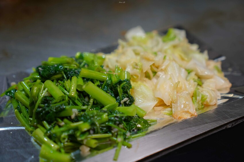 台中市東區【台中東區｜美食】邑鐵板燒。東區平價鐵板燒推薦，老字號堅持傳統料理方式，食材新鮮夠味