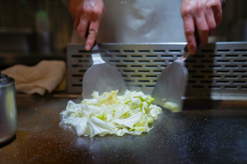 台中市東區【台中東區｜美食】邑鐵板燒。東區平價鐵板燒推薦，老字號堅持傳統料理方式，食材新鮮夠味