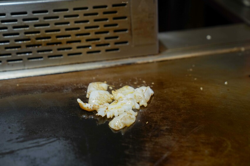 台中市東區【台中東區｜美食】邑鐵板燒。東區平價鐵板燒推薦，老字號堅持傳統料理方式，食材新鮮夠味