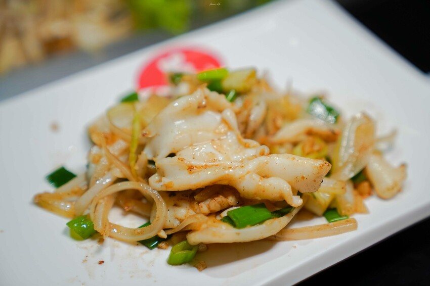 台中市東區【台中東區｜美食】邑鐵板燒。東區平價鐵板燒推薦，老字號堅持傳統料理方式，食材新鮮夠味