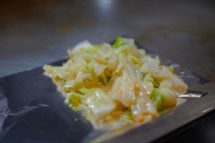 台中市東區【台中東區｜美食】邑鐵板燒。東區平價鐵板燒推薦，老字號堅持傳統料理方式，食材新鮮夠味